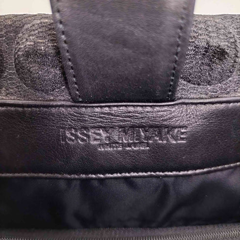 イッセイミヤケホワイトレーベル ISSEY MIYAKE WHITE LABEL 14SS ロゴ刻印 ボール エンボス ハンドバッグ メンズ