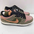 ナイキスケートボーディング NIKE SB ×Arts Rec Dunk Low Pro Rust Pink and Rough Green ダンク ロー プロ ラストピンク アンド ラフ グリーン スニーカー メンズ JPN:26