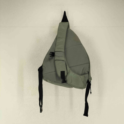 87101117 リップストップ スリングバッグ メンズ