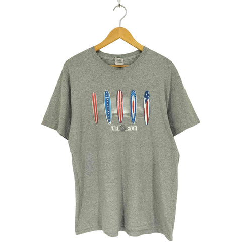ギルダン GILDAN 星条旗サーフボードプリントクルーネックTシャツ メンズ JPN:L