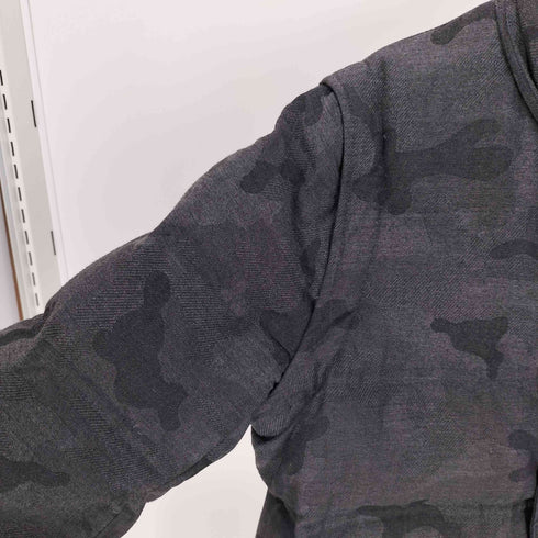 ブラックレーベルクレストブリッジ BLACK LABEL CRESTBRIDGE 迷彩 カモ柄 ロゴ パッチ デタッチャブル スリーブ スタンドネック ダウン ジャケット メンズ LL