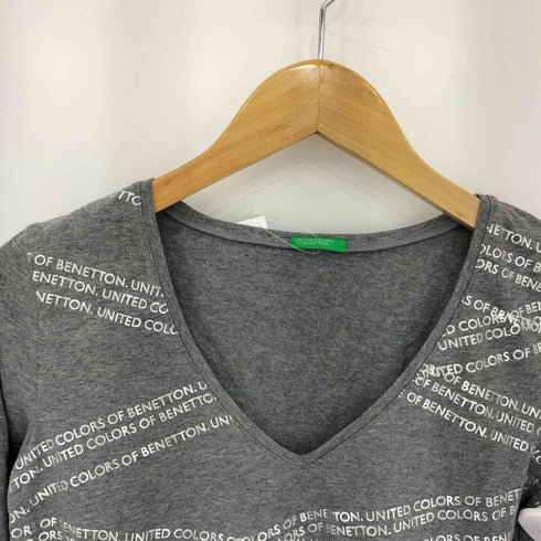 ユナイテッドカラーズオブベネトン UNITED COLORS OF BENETTON Vネック フォントロゴ クルーネック 長袖Tシャツ カットソー Y2K レディース
