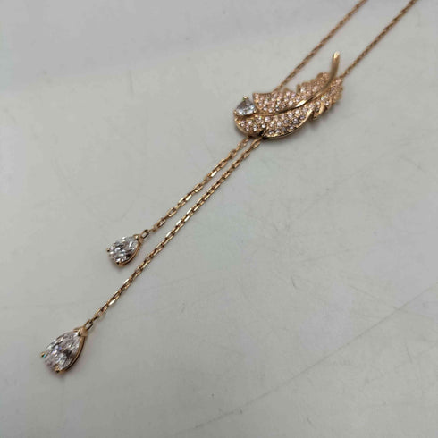 スワロフスキー SWAROVSKI 23AW Nice Yペンダント クリア×ローズゴールド フェザー ネックレス レディース