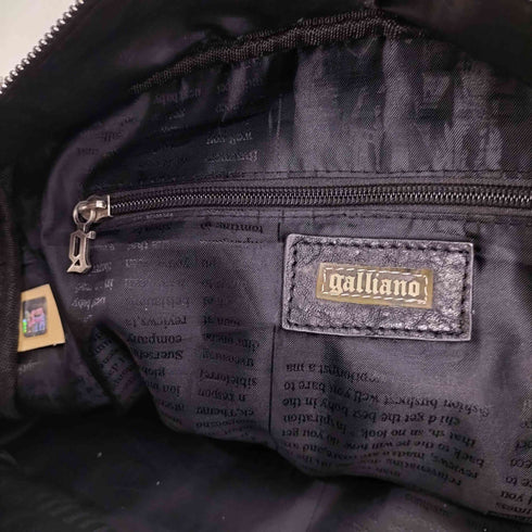 ジョンガリアーノ JOHN GALLIANO 00S イタリア製 gロゴ刻印 メタルプレート Dカン 裏地 ニュースペーパー レザー ハンドバッグ ショルダーバッグ メンズ