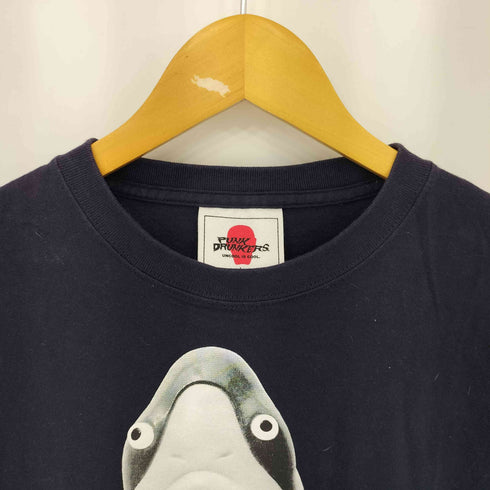 パンクドランカーズ PUNK DRUNKERS FAMOUS ADULT TOYS 鮫人TEE メンズ JPN:L