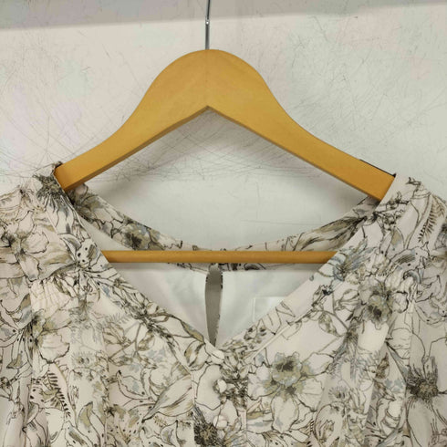 トッコクローゼット tocco closet 飾りくるみ釦付きシャーリングフラワープリントワンピース レディース JPN:M