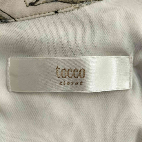 トッコクローゼット tocco closet 飾りくるみ釦付きシャーリングフラワープリントワンピース レディース JPN:M