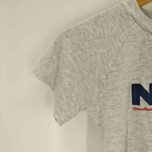 OMIGHTY NEPO BABY TEE IN GREY レディース