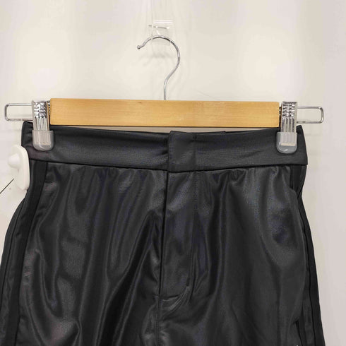 アディダスオリジナルス adidas Originals GOTHCORE LEATHER ショーツ ショートパンツ レディース 24