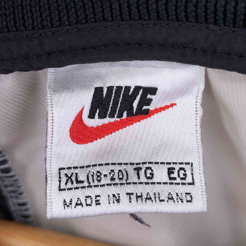 ナイキ NIKE スウッシュ刺繍 Vネック ナイロン スウェット メンズ JPN:XL