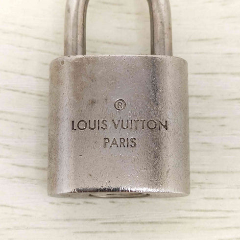ルイヴィトン LOUIS VUITTON 449 ロゴ刻印 南京錠 ネックレストップ メンズ