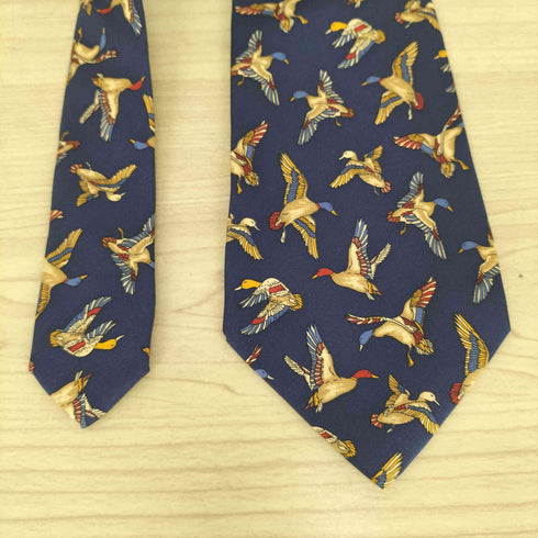 サルヴァトーレフェラガモ Salvatore Ferragamo カモ柄 シルクネクタイ メンズ