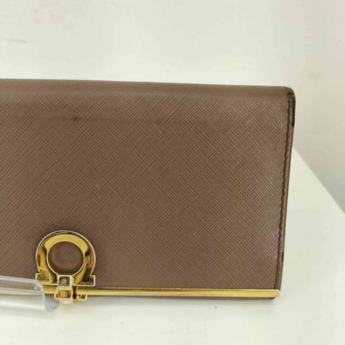 サルヴァトーレフェラガモ Salvatore Ferragamo ガンチーニ ロゴクリップ 長財布 レディース