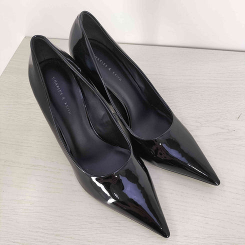 チャールズアンドキース CHARLES&KEITH ポインテッドトゥエナメルパンプス レディース JPN:38