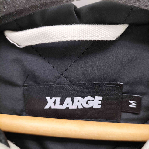 エクストララージ XLARGE EMBOSSED OLD ENGLISH HOODED WORK JACKET メンズ JPN:M