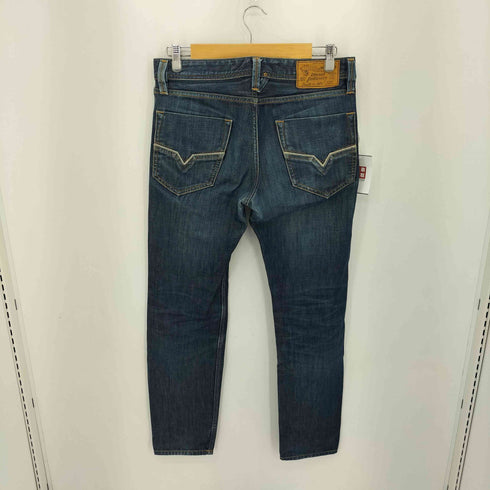 ディーゼル DIESEL LARKEE-T REGULAR-TAPERED ボタンフライデニムパンツ メンズ W30L32
