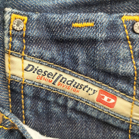 ディーゼル DIESEL LARKEE-T REGULAR-TAPERED ボタンフライデニムパンツ メンズ W30L32