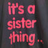it's a sister thing両面プリント 袖裾シングル S/S tシャツ メンズ