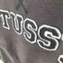ステューシー Stussy フェルトロゴ 前Vガゼット クルーネックスウェット メンズ import:S