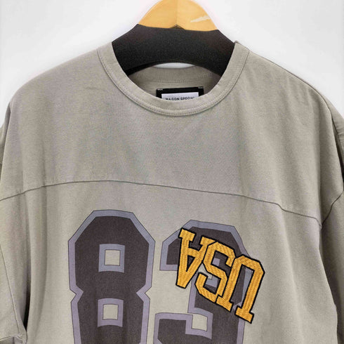 メゾンスペシャル MAISON SPECIAL Numbering USA Embroidery Prime-Over Football Crew Neck T-shirt メンズ JPN:1