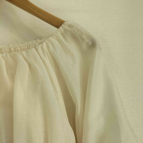 ナチュラルビューティーベーシック NATURAL BEAUTY BASIC 24SS シアーギャザーペプラムブラウス レディース import:M