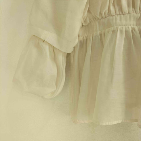 ナチュラルビューティーベーシック NATURAL BEAUTY BASIC 24SS シアーギャザーペプラムブラウス レディース import:M