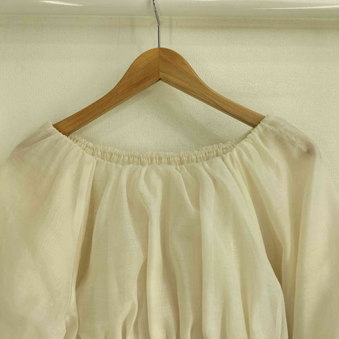 ナチュラルビューティーベーシック NATURAL BEAUTY BASIC 24SS シアーギャザーペプラムブラウス レディース import:M