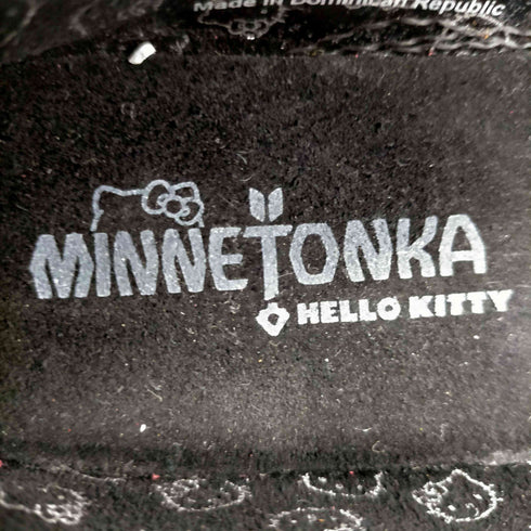 ミネトンカ Minnetonka KILTY MO キャラクター 刺繍 スウェード モカシン シューズ レディース US:5