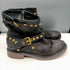 アグ UGG FABRIZIA STUDS ロゴ 型押し スタッズ スウェード サイドジップ ショート ブーツ レディース US:5