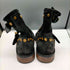 アグ UGG FABRIZIA STUDS ロゴ 型押し スタッズ スウェード サイドジップ ショート ブーツ レディース US:5