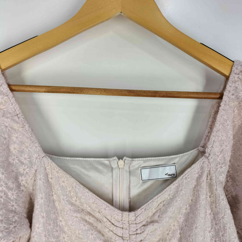 アンドマリー AND MARY パフスリーブ フラワーエンボス ミニワンピース レディース