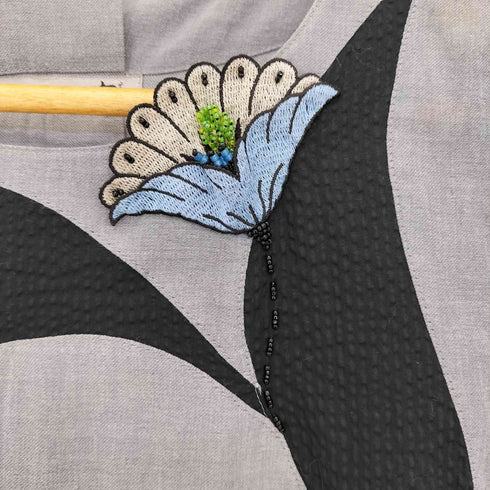 アルベロベロ OLLEBOREBLA オレボレブラ ブタさん ビジュー装飾 花刺繍 異素材切替 半袖ブラウス レディース