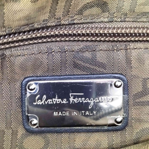 サルヴァトーレフェラガモ Salvatore Ferragamo イタリア製 ガンチーニ バックル 裏地総柄 エナメル ハンド バッグ レディース