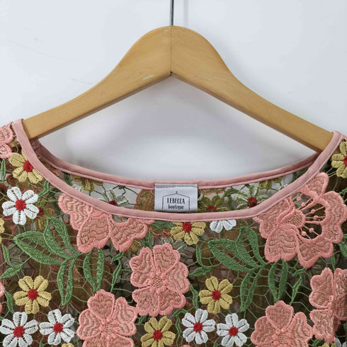 LEBECCAboutique マルチカラー 花柄刺繍 クルーネックトップス レディース FREE