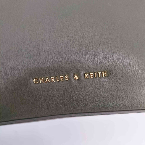 チャールズアンドキース CHARLES&KEITH Studded Textured Hobo Bag スタッズテクスチャー ホーボーバッグ レディース