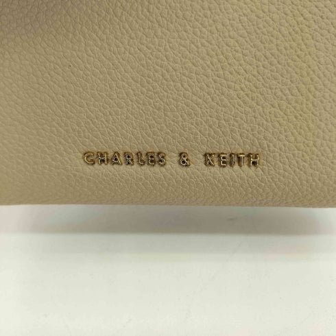 チャールズアンドキース CHARLES&KEITH 金ボタン 二つ折り コンパクトウォレット レディース