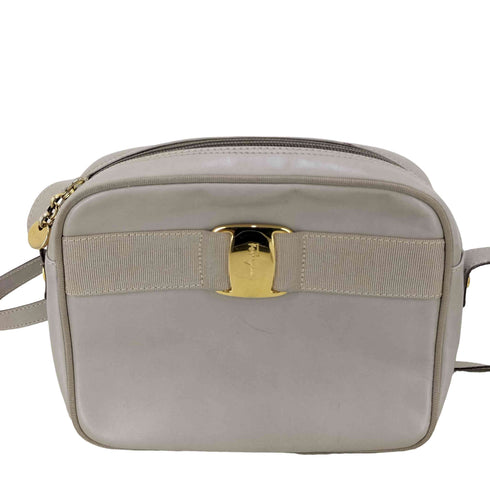 サルヴァトーレフェラガモ Salvatore Ferragamo レザーショルダーバッグ レディース
