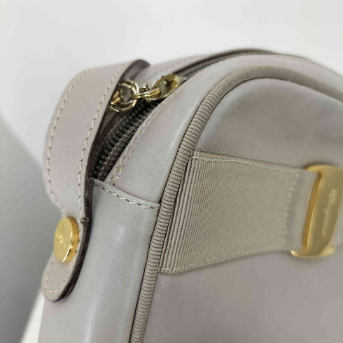 サルヴァトーレフェラガモ Salvatore Ferragamo レザーショルダーバッグ レディース