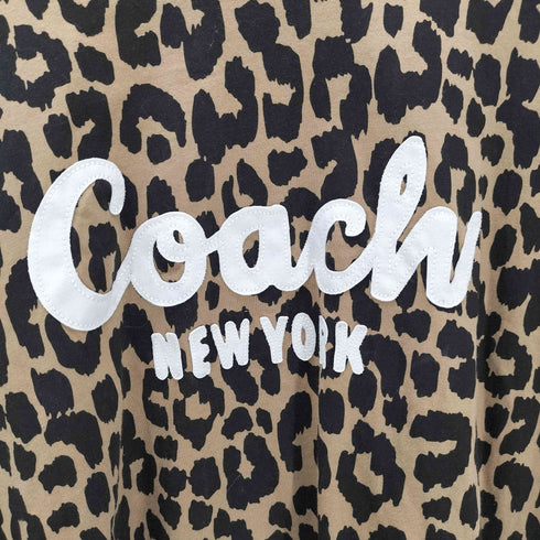 コーチ COACH レオパード カーシヴ シグネチャー クロップド Tシャツ レディース import:M