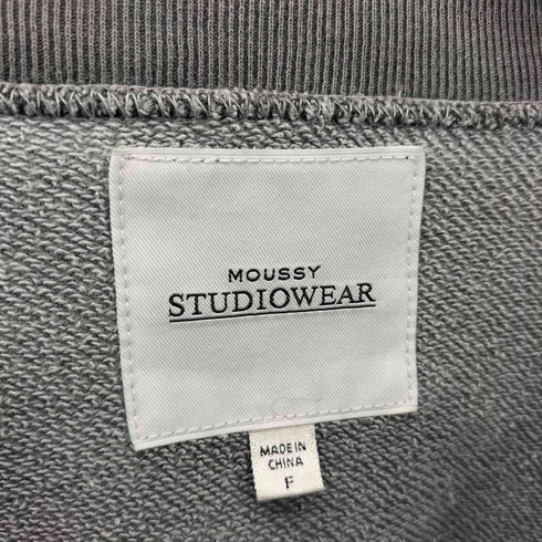 マウジースタジオウェア MOUSSY STUDIOWEAR ワンポイントロゴ刺繍 クロップド クルーネックスウェットトレーナー レディース FREE
