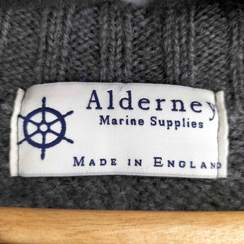 Alderney Vネック ケーブルニット セーター メンズ