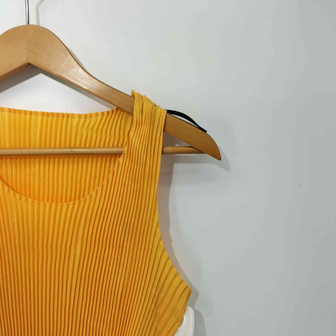 イッセイミヤケ ISSEY MIYAKE プリーツノースリーブカットソー レディース JPN:M