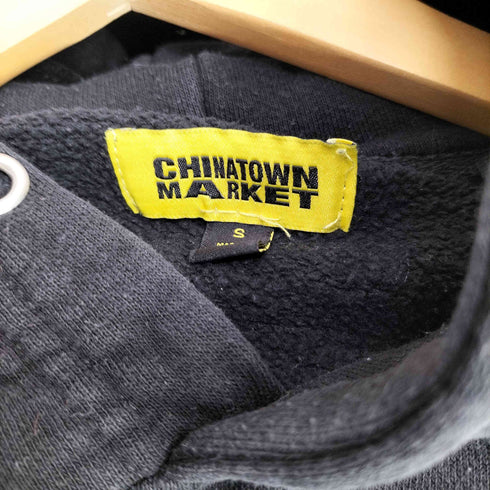 チャイナタウンマーケット CHINATOWN MARKET ロゴプリント プルオーバー スウェットパーカー メンズ S