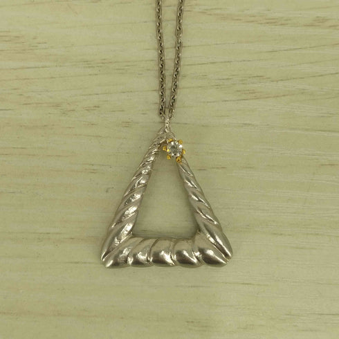 イアパピヨネ ear PAPILLONNER ねじれデザイン シルバーネックレス レディース