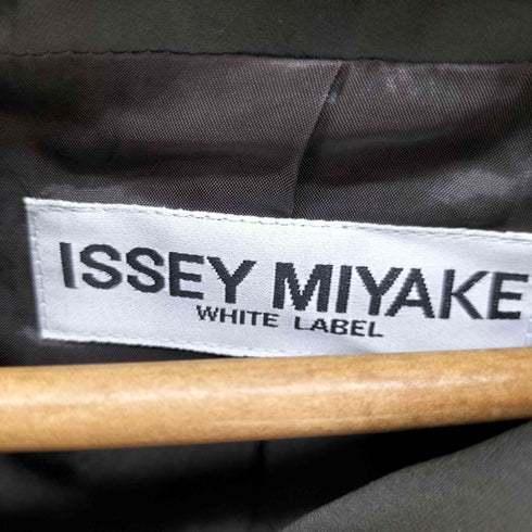 イッセイミヤケホワイトレーベル ISSEY MIYAKE WHITE LABEL ロールアップ式 比翼 ポリエステルコート レディース JPN:3