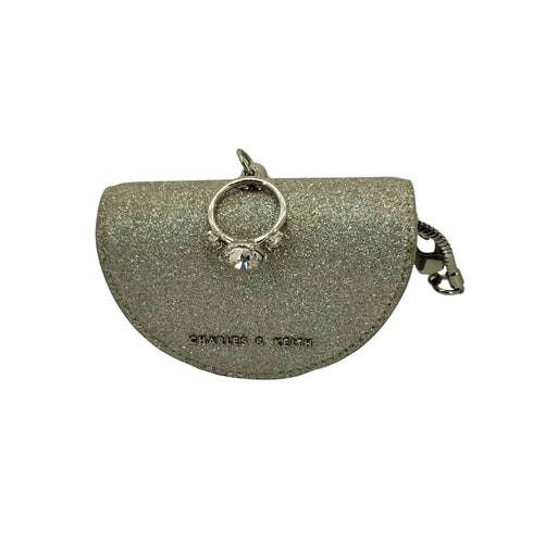 チャールズアンドキース CHARLES&KEITH エンベリッシュド セミサークルポーチ レディース