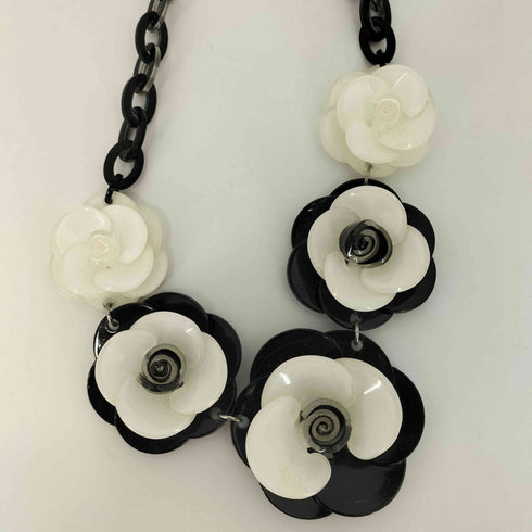 ユキトリイ YUKI TORII フラワーモチーフネックレス レディース