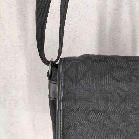シーケーカルバンクライン ck Calvin Klein モノグラム刺繍ショルダーバッグ メンズ