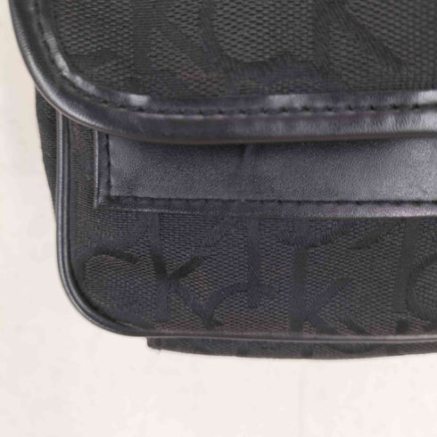 シーケーカルバンクライン ck Calvin Klein モノグラム刺繍ショルダーバッグ メンズ