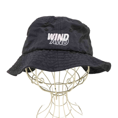 ウィンダンシー WIND AND SEA ロゴ刺繍ナイロンハット メンズ